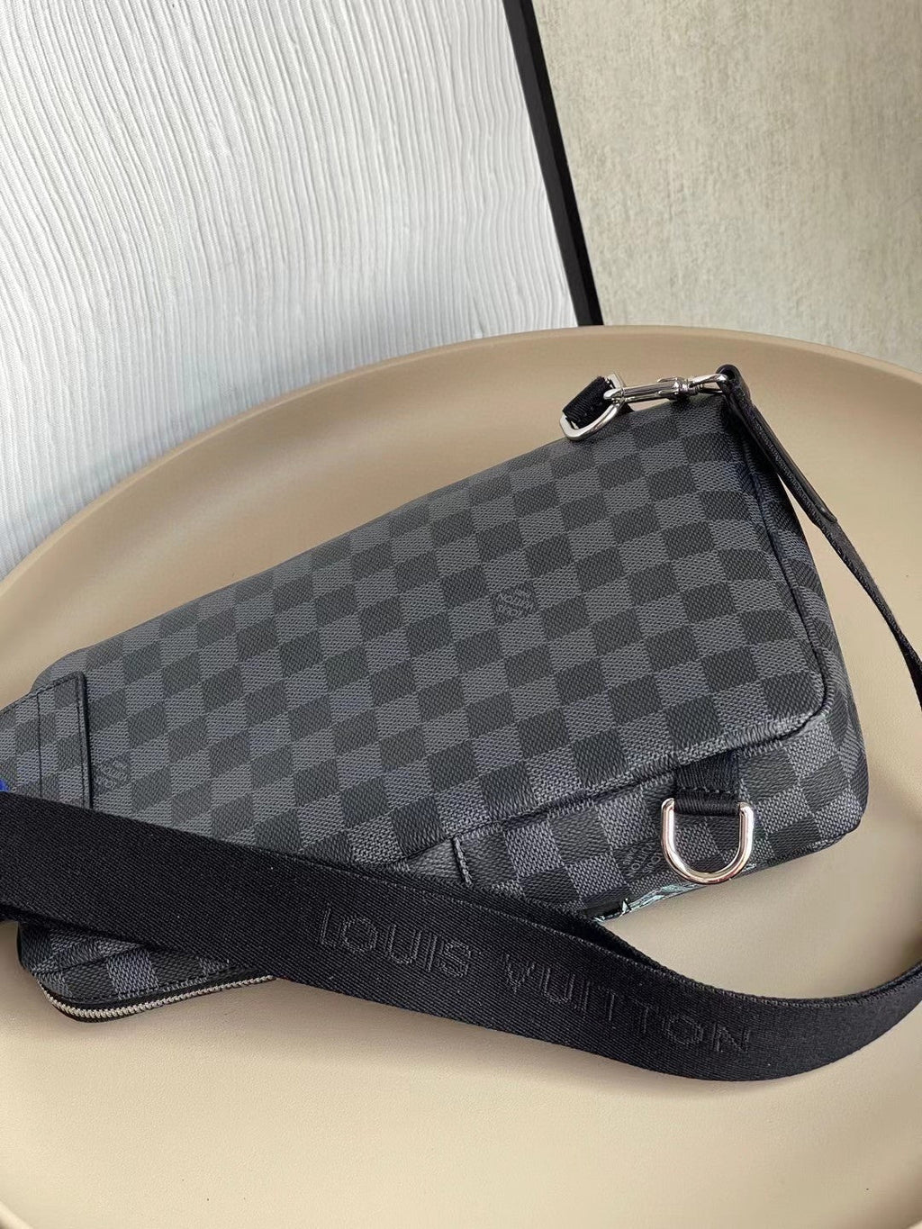 Louis Vuitton Avenue Sling Bag Damier Graphite For Men, Bags, Crossbody Bags 12.2in/31cm Louis Vuitton N452877
