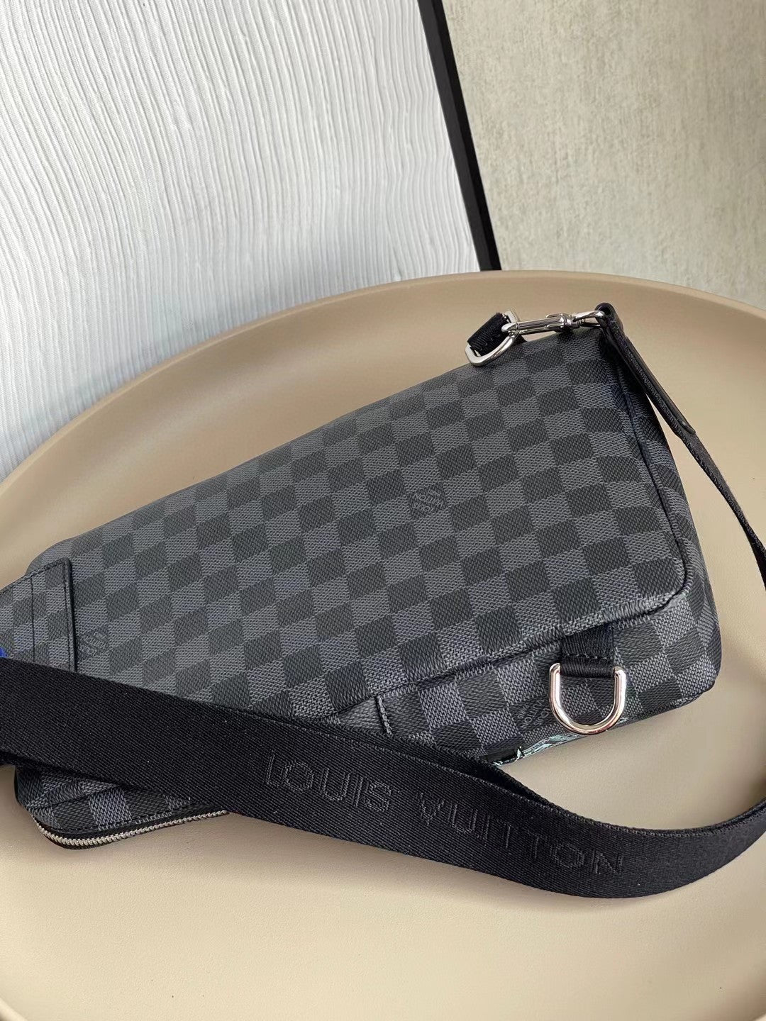 Louis Vuitton Avenue Sling Bag Damier Graphite For Men, Bags, Crossbody Bags 12.2in/31cm Louis Vuitton N452877