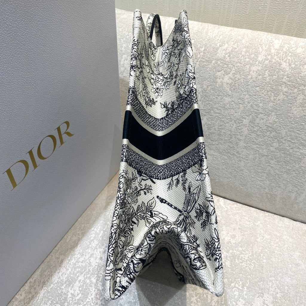 Dior MeDiorum Book Tote Blue Toile de Jouy Flowers Embroidery, Blue, For Women Women’s Handbags, Shoulder Bags, 42cm CD M1286ZTQW_M808