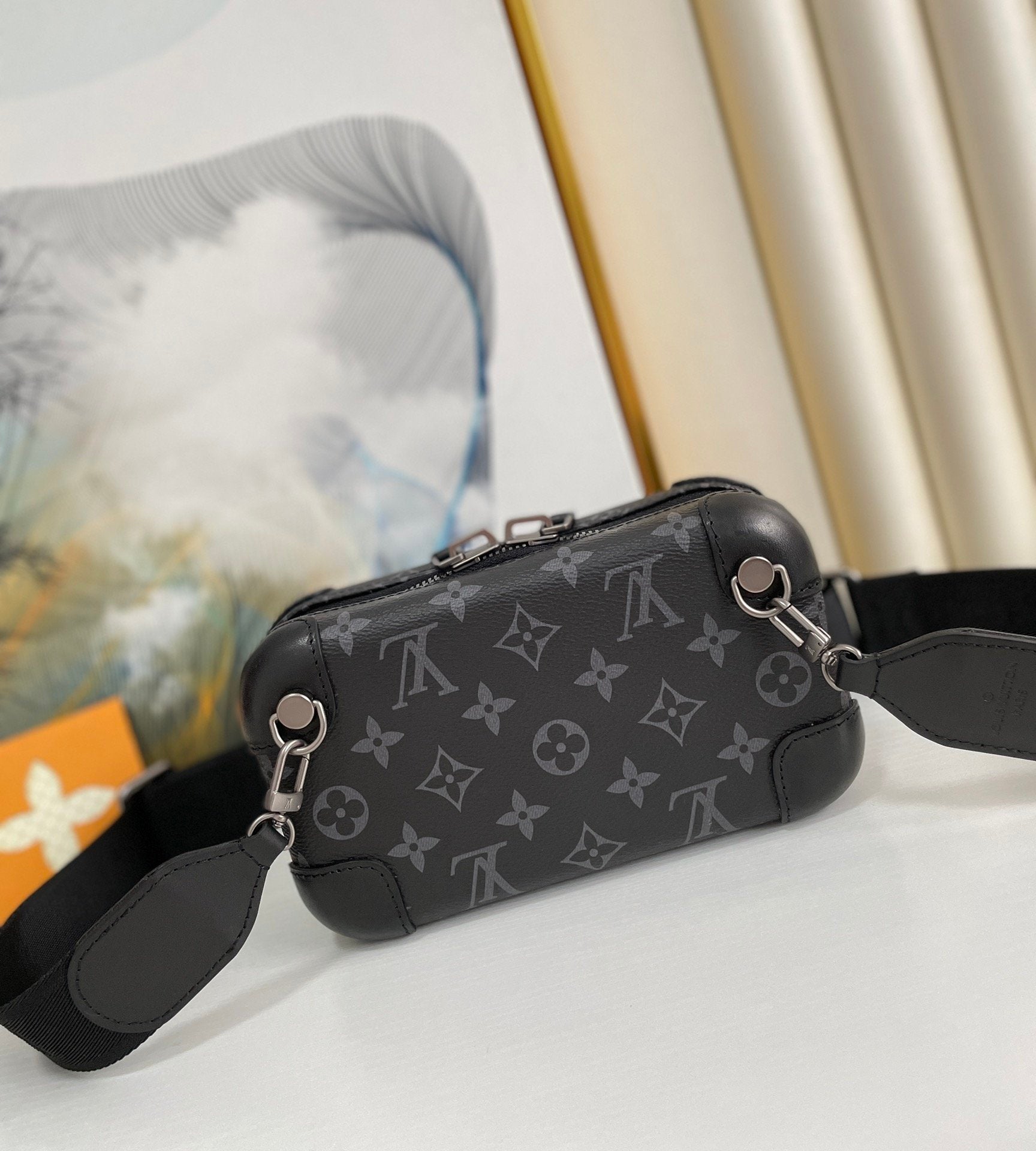Louis Vuitton Horizon Clutch Monogram Eclipse For Men, Bags, Shoulder And Crossbody Bags 8.3in/21cm Louis Vuitton M45579
