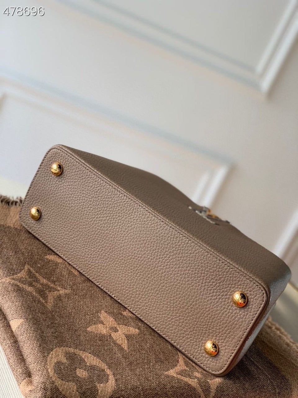 Louis Vuitton Capucines Taurillon And Python Taupe Brown/Eau De Rose Pink For Women,  Shoulder And Crossbody Bags 10.4in/27cm Louis Vuitton M57539