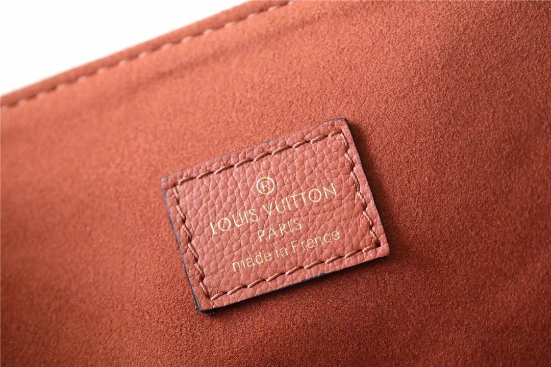 Louis Vuitton Lockme Shopper Grain Chataigne Brown For Women,  Shoulder And Crossbody Bags 10.4in/26.5cm Louis Vuitton M58927