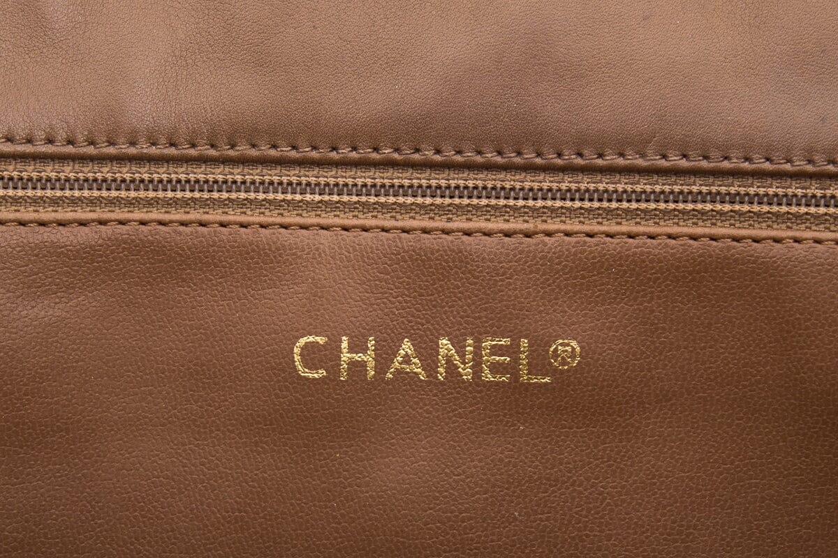 Chanel 1989-1991 Beige Quilted Clutch on Chain With Gold Hardware