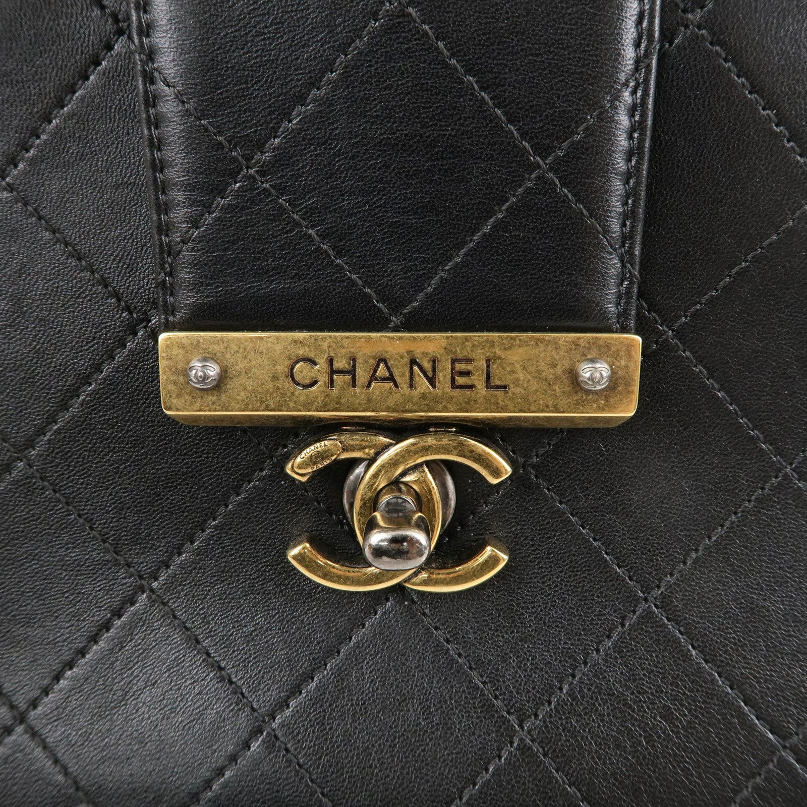 CHANEL Matelasse Lamb Skin Vintage Chain Shoulder Bag Black