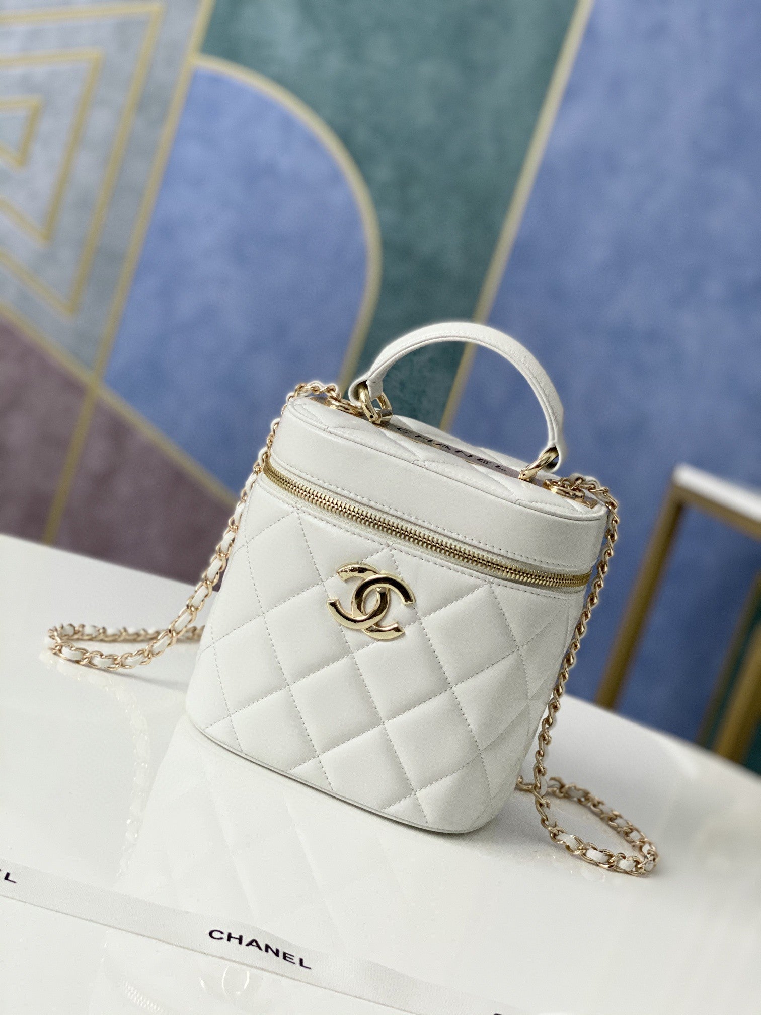 Chanelouis Vuittonanity Case Gold Hardware White For Women Handbags, Shoulder Bags 9.4in/24cmÃ‚Â 