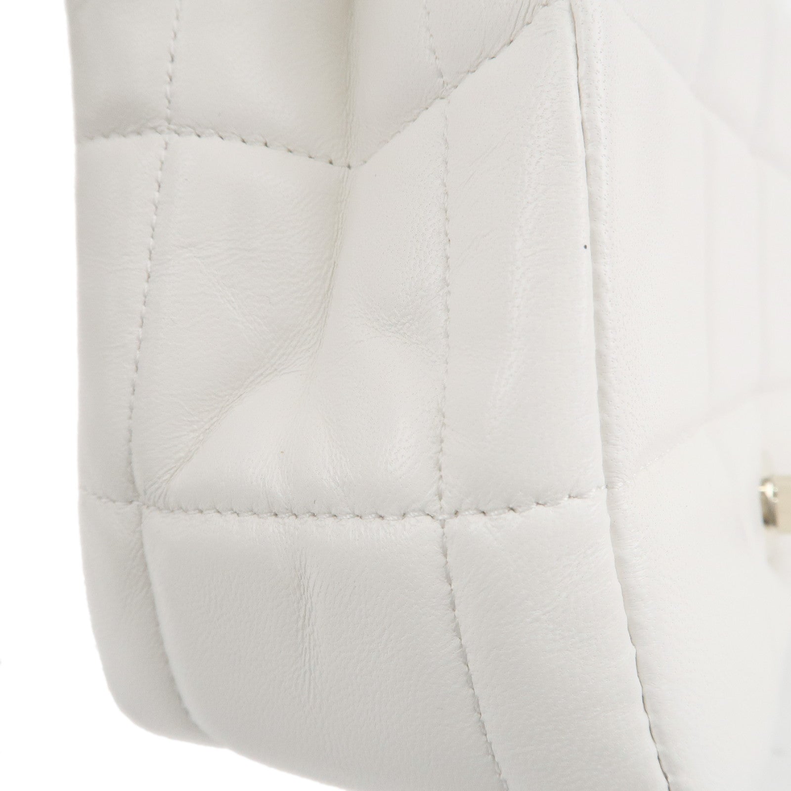 CHANEL Chocolate Bar Mini Matelasse Lamb Skin Shoulder Bag White