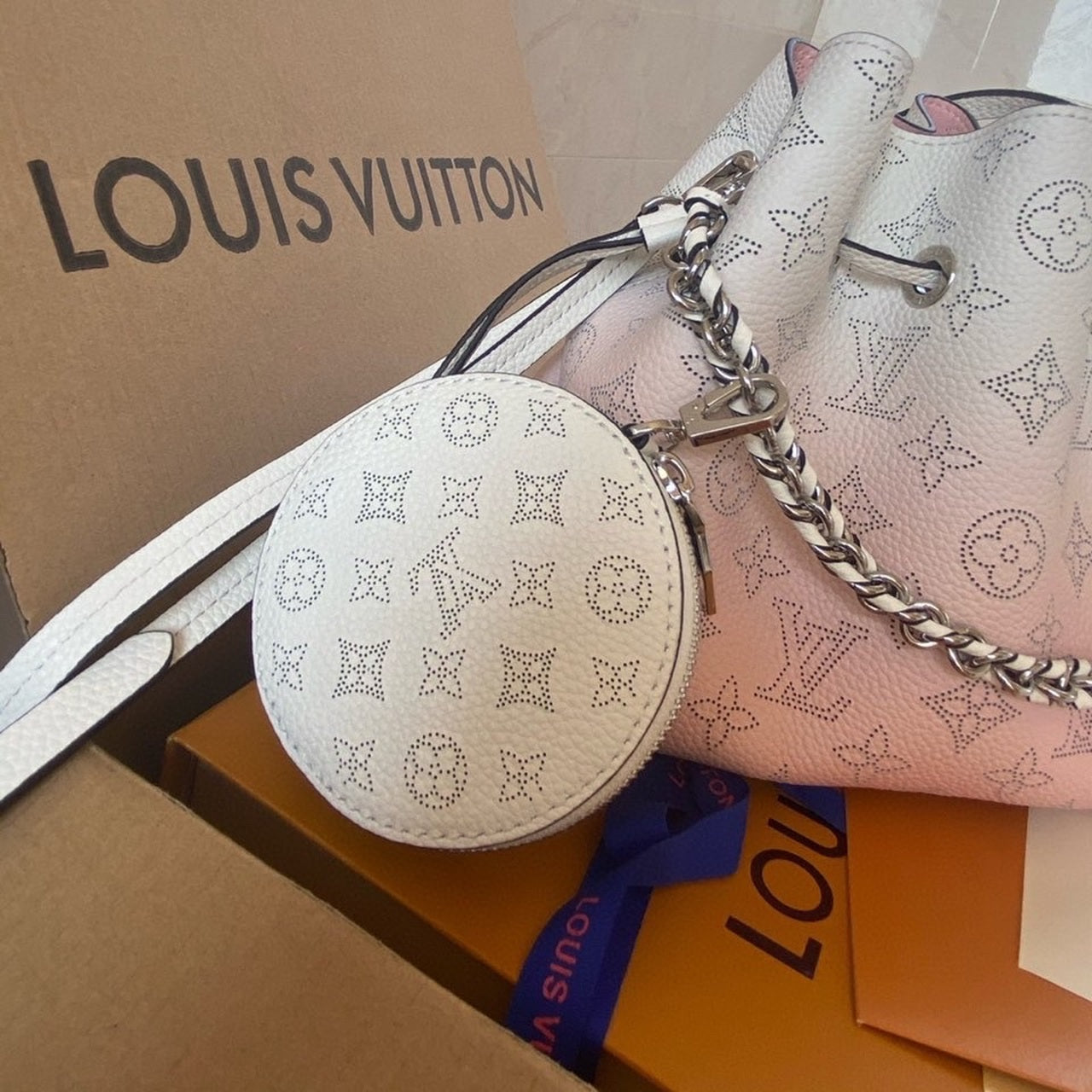 Louis Vuitton Bella Bucket Bag Pink For Women,  Shoulder And Crossbody Bags 7.5in/19cm Louis Vuitton M57855