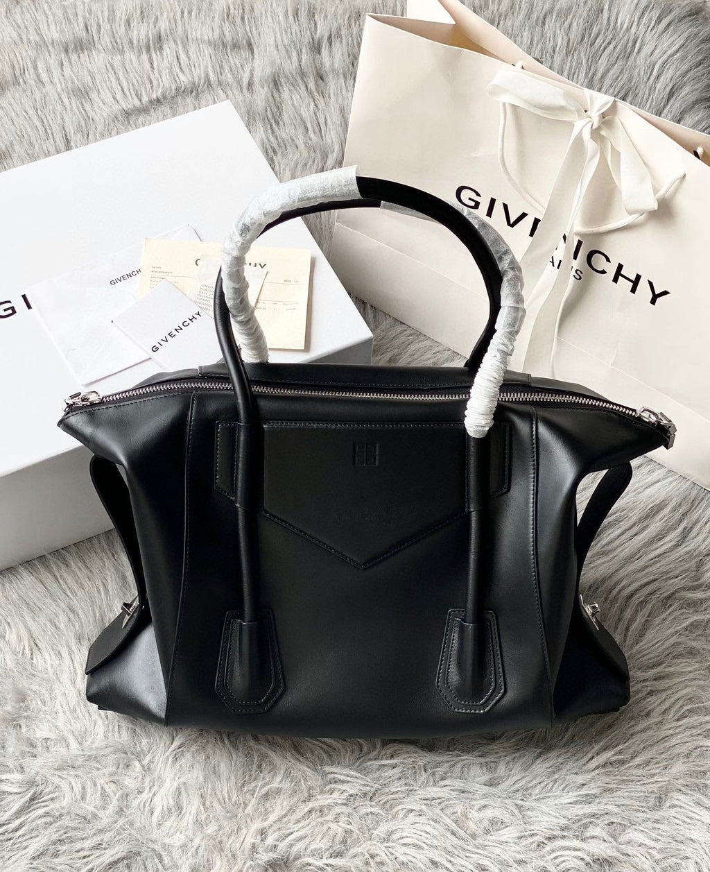 gv Small Antigona Soft Bag Black For Women, Handbags, Shoulder Bags 17.7in/45cm GVC