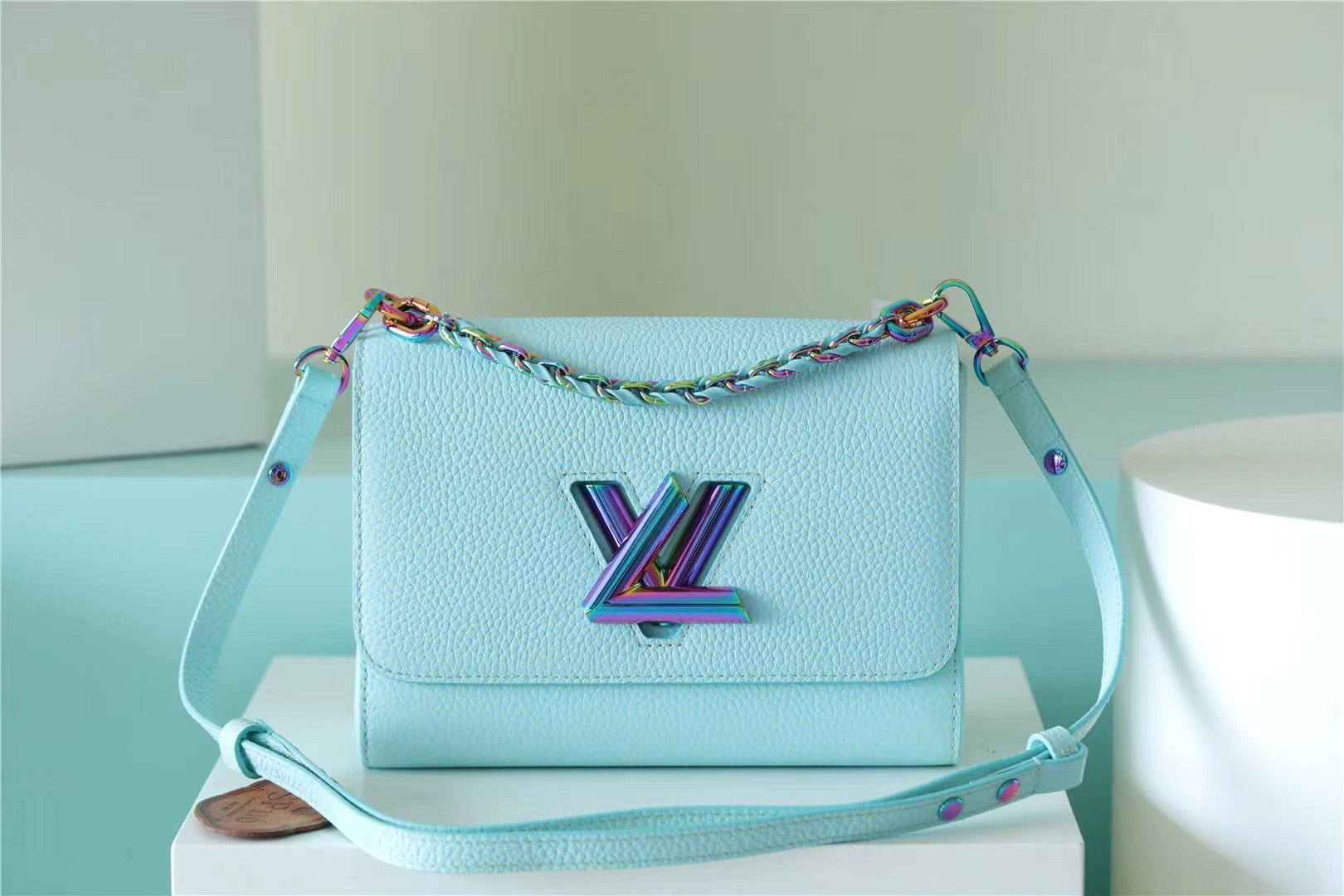 Louis Vuitton Twist MM Grain Blue For Women,  Shoulder And Crossbody Bags 9.1in/23cm Louis Vuitton M20694