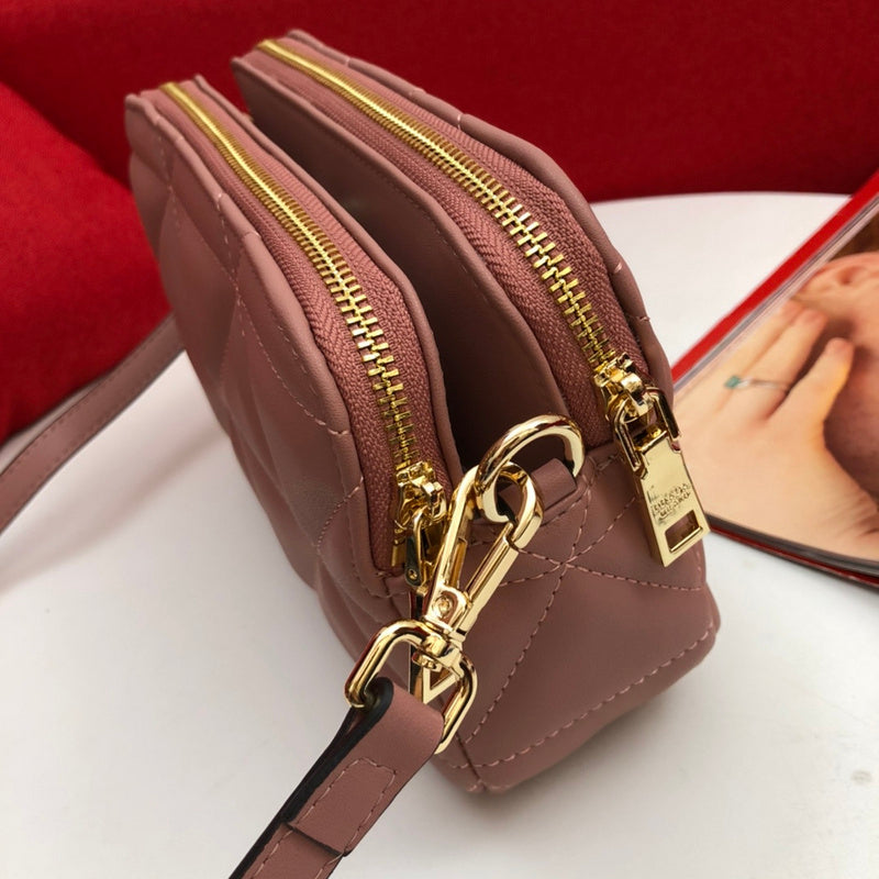 Barnes-Bags - Prada Bags - 905