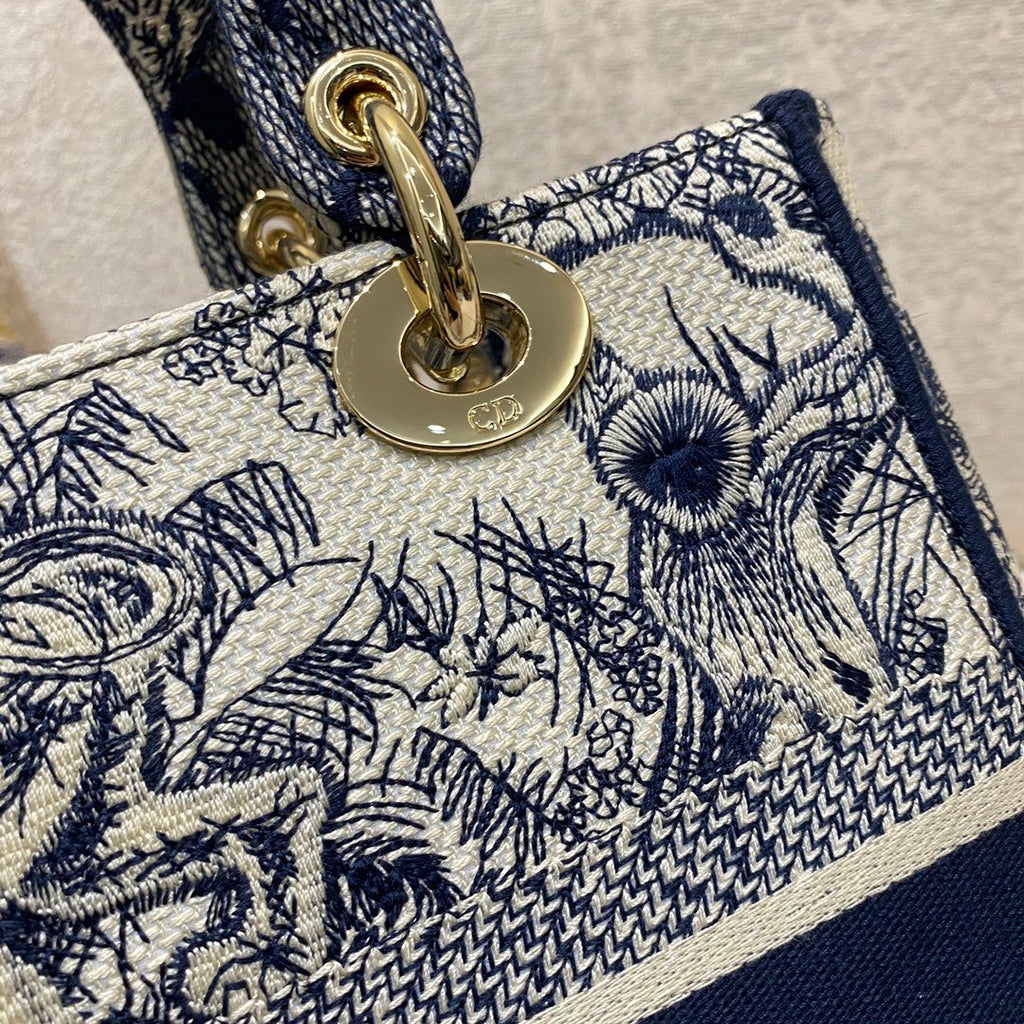 Dior MeDiorum Lady D-Lite Bag Blue Toile de Jouy Reverse Embroidery, Blue Handbags, Crossbody Bags, 24cm CD M0565ORGO_M928