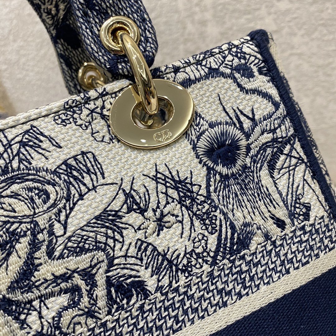 Dior MeDiorum Lady D-Lite Bag Blue Toile de Jouy Reverse Embroidery, Blue Handbags, Crossbody Bags, 24cm CD M0565ORGO_M928