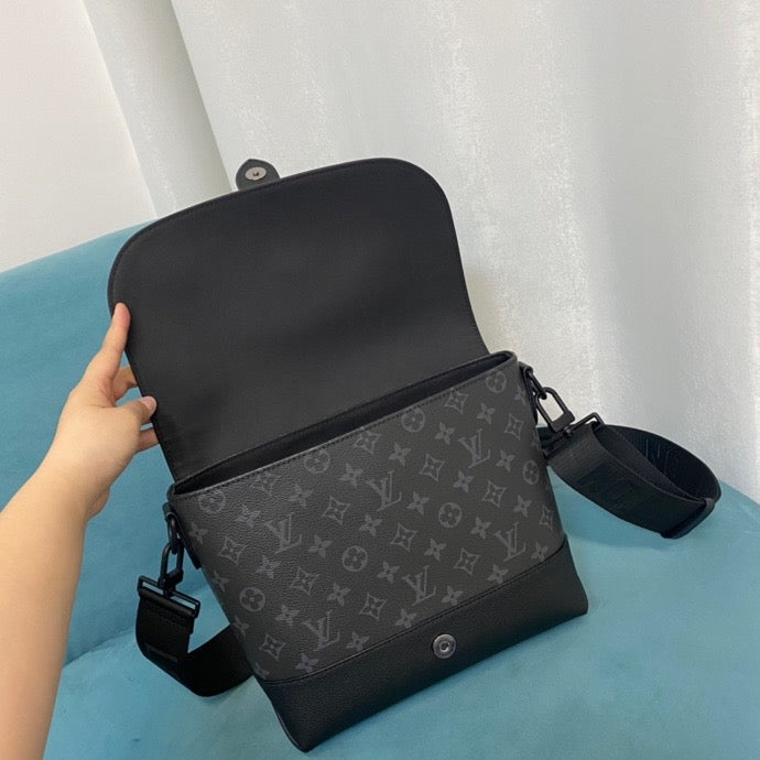 Louis Vuitton Saumur Messenger Monogram Eclipse Canvas For Men, Bags, Shoulder And Crossbody Bags 11.8in/30cm Louis Vuitton M45911