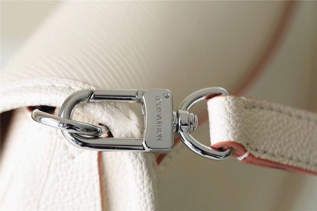 Louis Vuitton Buci Epi Quartz White For Women,  Shoulder And Crossbody Bags 24.5cm/9.6in Louis Vuitton M59457