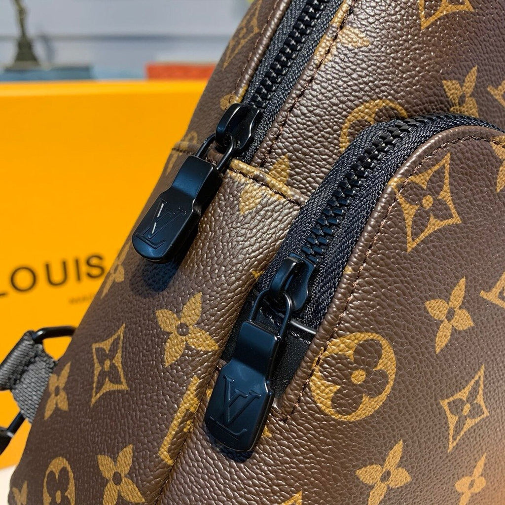 Louis Vuitton Avenue Sling Bag Monogram Canvas For Men, Bag, Crossbody Bags 12.2in/31cm Louis Vuitton