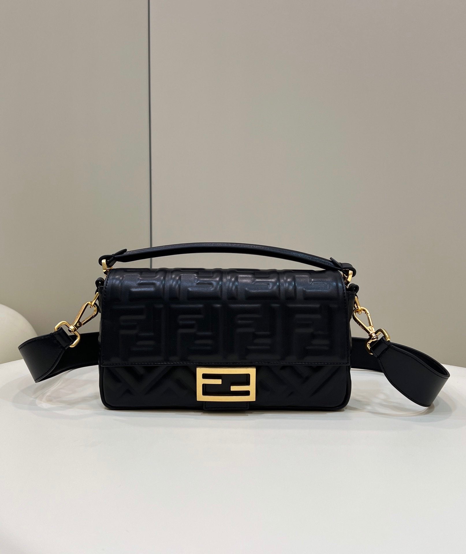 Baguette Black For Women, Handbags, Shoulder And Crossbody Bags 10.6in/27cm FF 8BR600A72VF15ZW