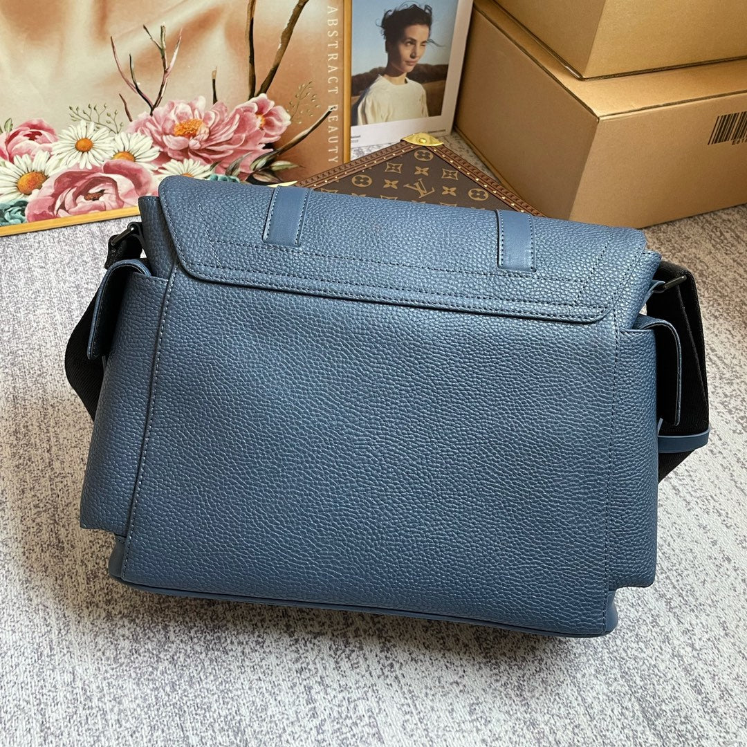 Louis Vuitton Christopher Messenger Taurillon Blue For Men, Bags, Shoulder And Crossbody Bags 11.4in/29cm Louis Vuitton M58475