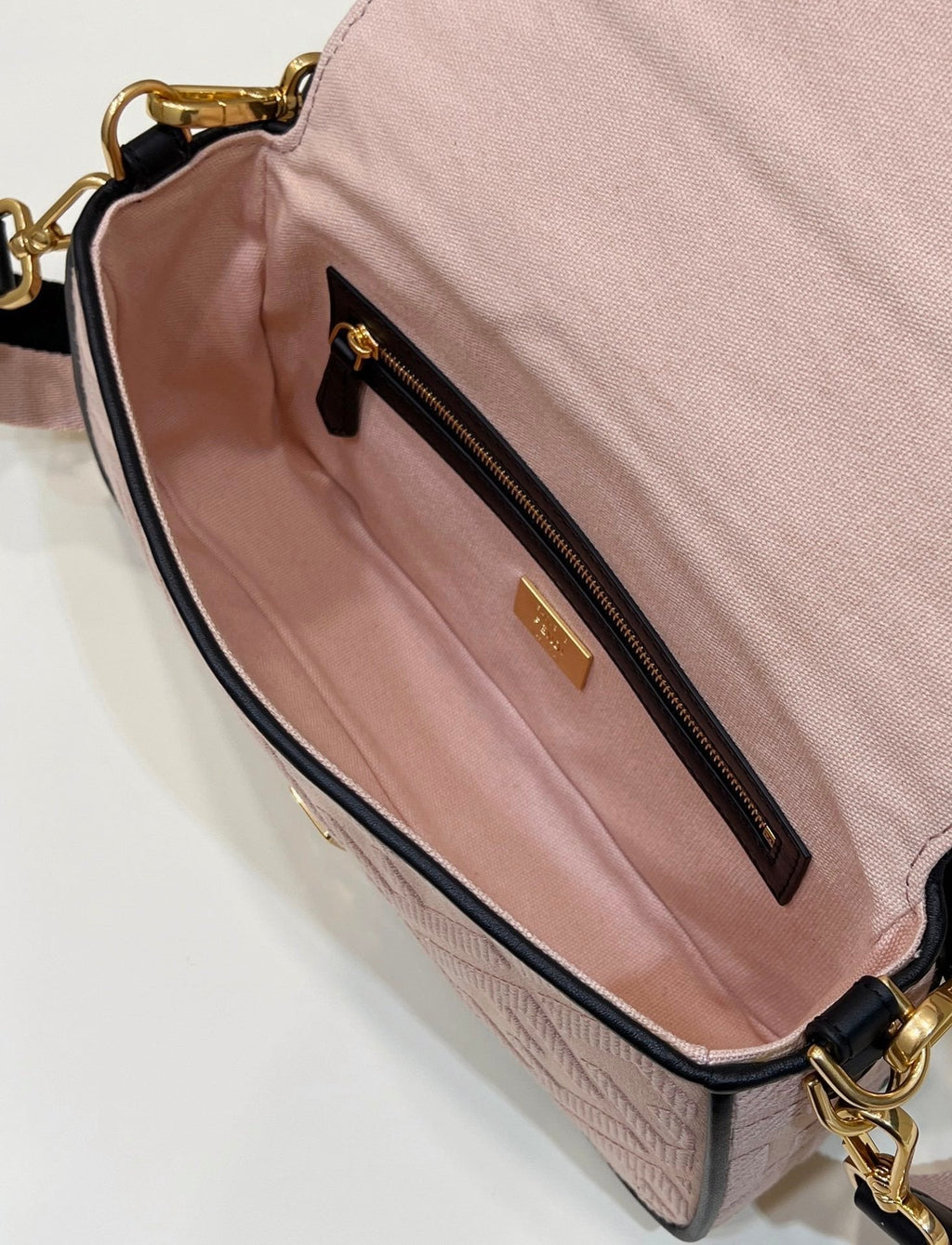 Baguette Light Pink For Women, Women’ Handbags, Shoulder And Crossbody Bags 10.6in/27cm FF 8BR600