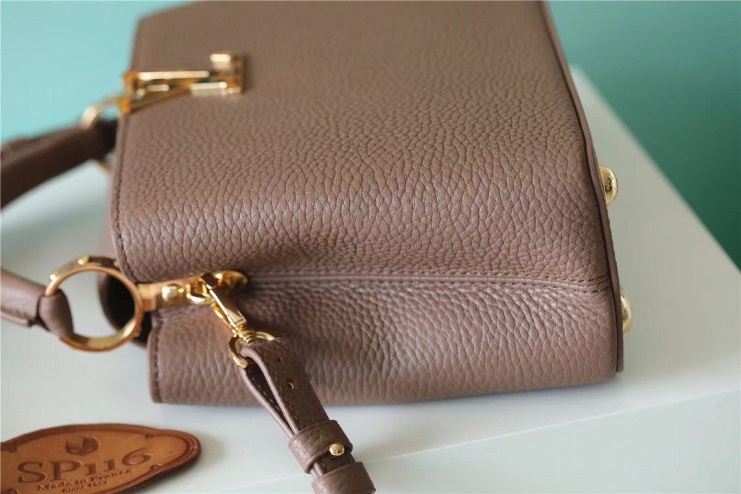 Louis Vuitton Capucines Taurillon Light Brown For Women,  Shoulder And Crossbody Bags 26cm/10.6in Louis Vuitton