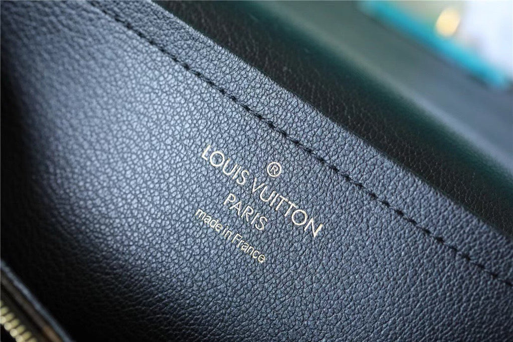 Louis Vuitton MarGLAMIau Monogram Canvas Black For Women,  Shoulder and Crossbody Bags 9.6in/24.5cm Louis Vuitton M46126