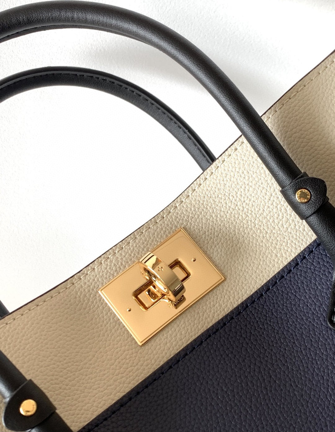 Louis Vuitton On My Side MM Tote Bag Monogram Canvas Navy Blue For Women,  Shoulder Bags 12in/31cm Louis Vuitton M55933