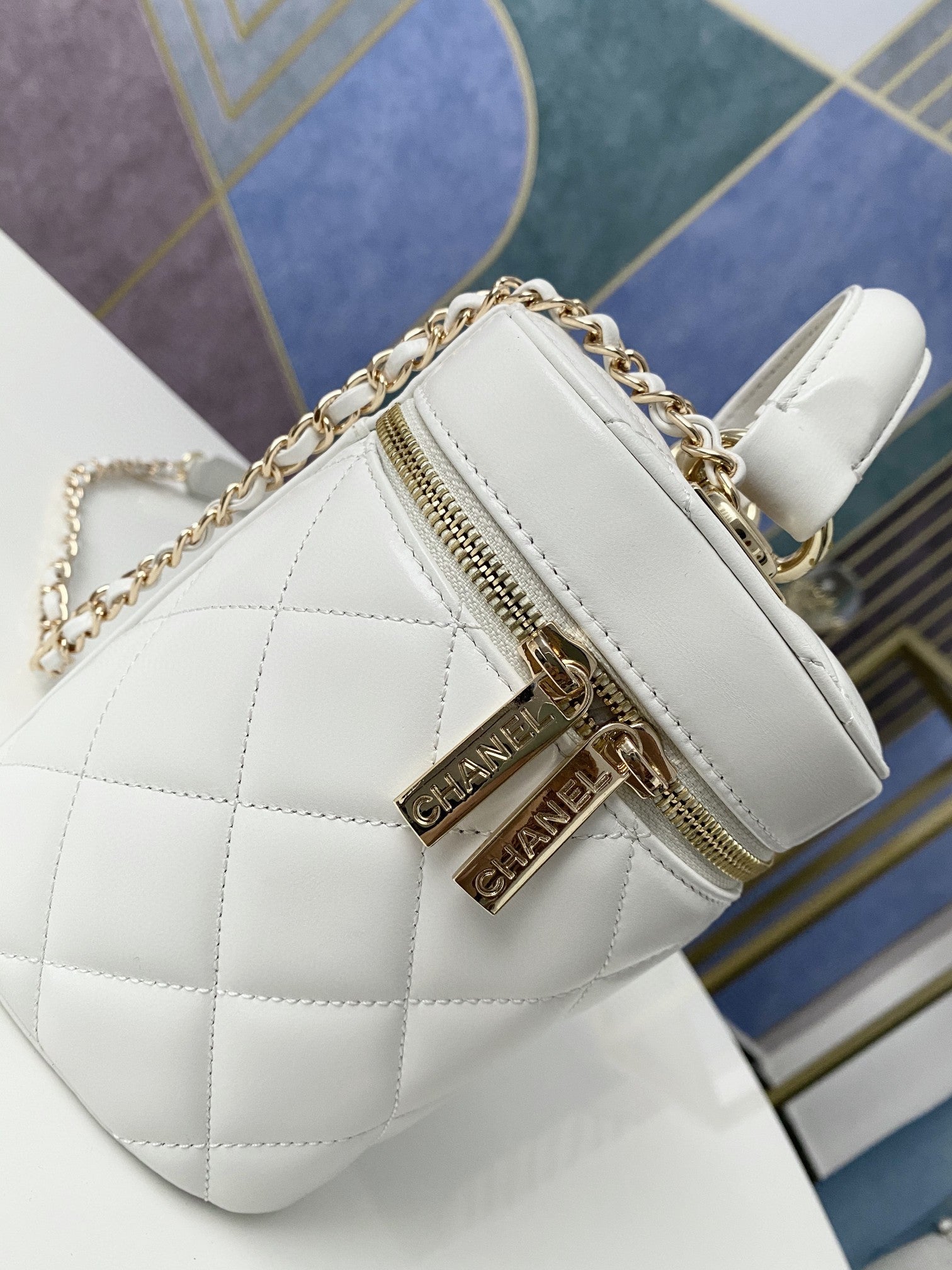 Chanelouis Vuittonanity Case Gold Hardware White For Women, Women’s Handbags, Shoulder Bags 9.4in/24cm 
