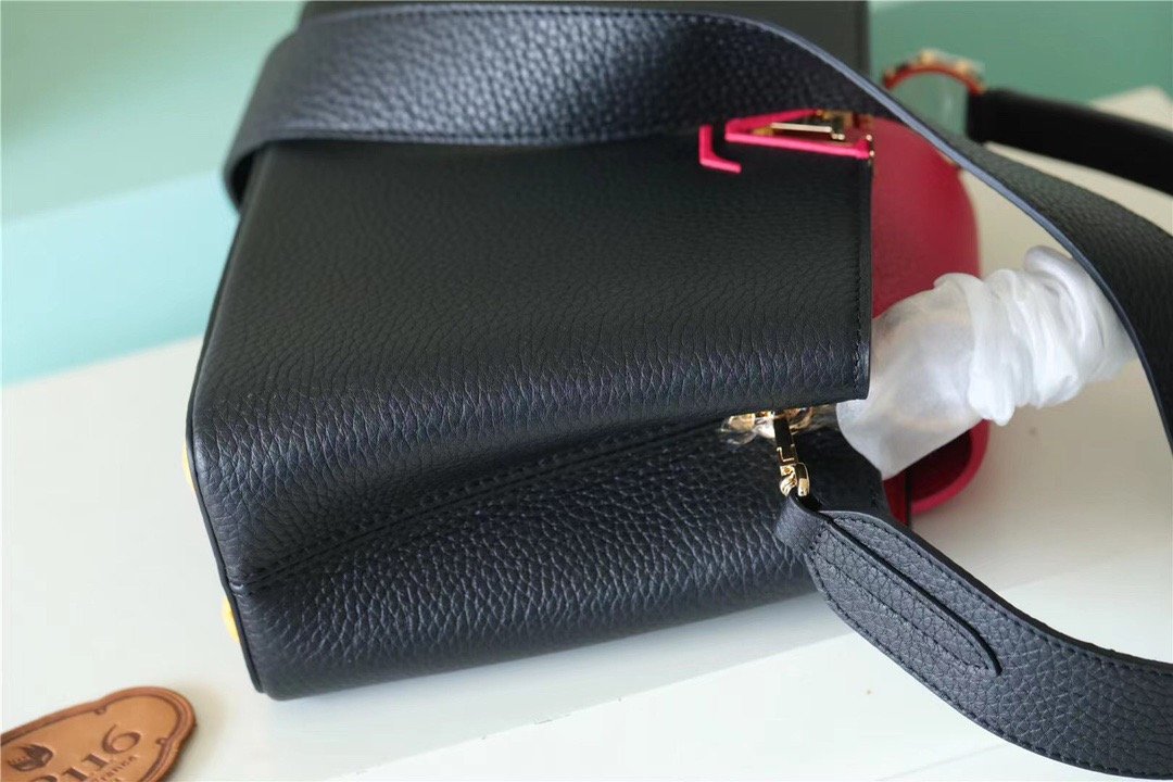 Louis Vuitton Capucines Taurillon Black/ Rose Berlingot For Women, WomenÃƒÂ¢Ã¢â€šÂ¬Ã¢â€žÂ¢s Bags, Shoulder And Crossbody Bags 10.6in/27cm Louis Vuitton