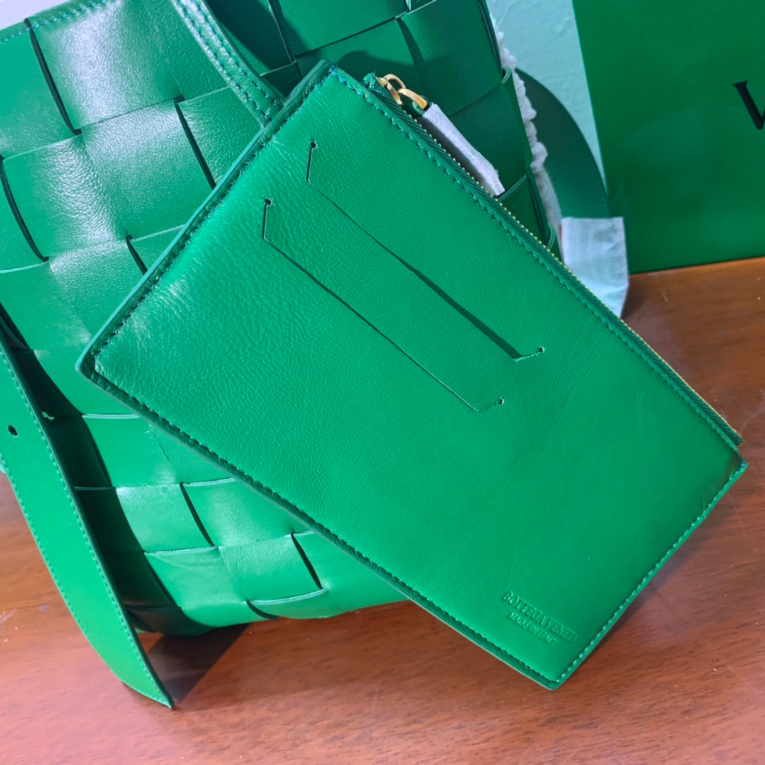 Bottega Veneta Shoulder Bag Nappa Green, For Women, Women’s Bags 12.9in/33cm