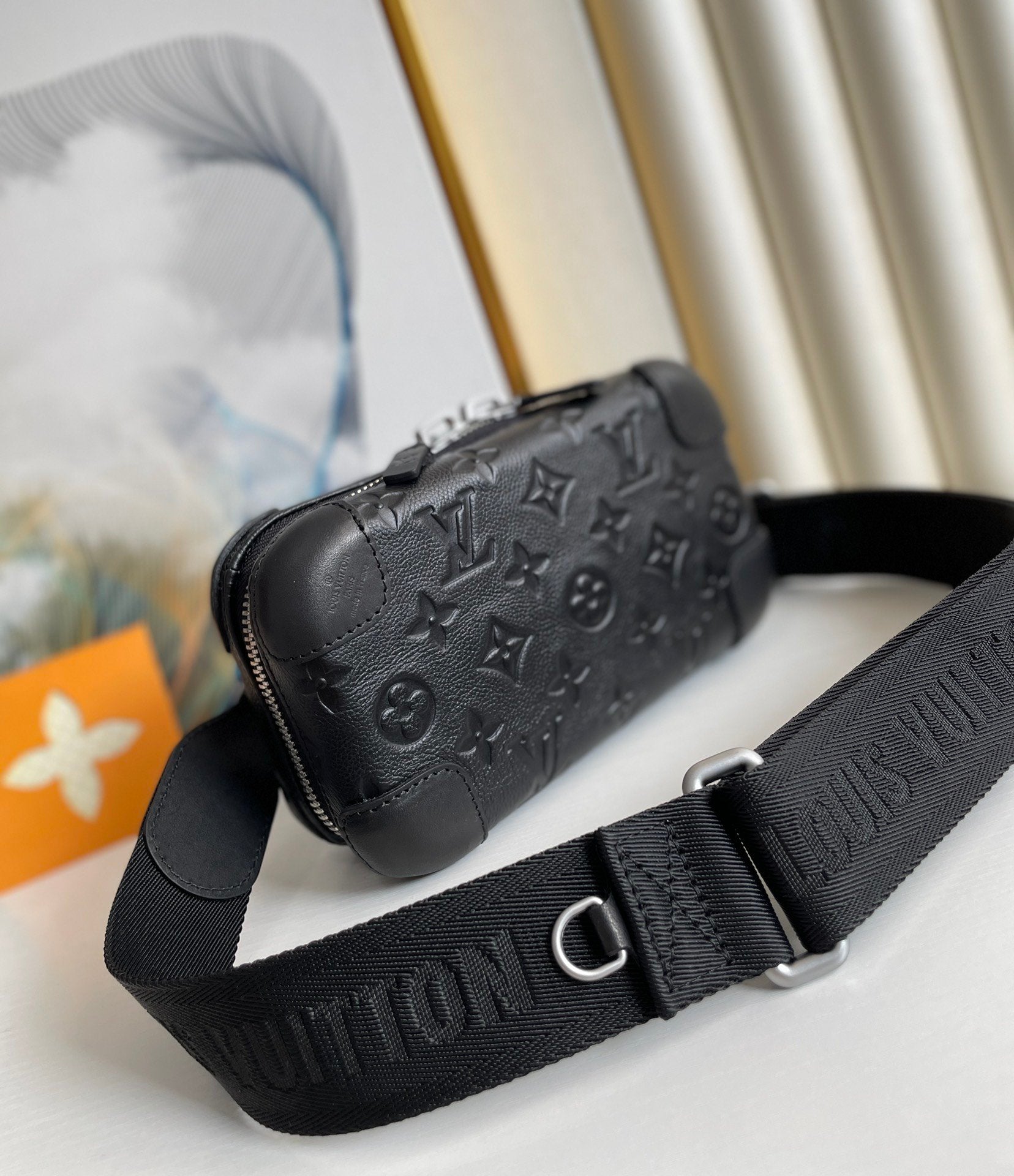 Louis Vuitton Horizon Clutch Taurillon Monogram Black For Men, Bags, Shoulder And Crossbody Bags 8.3in/21cm Louis Vuitton M20439