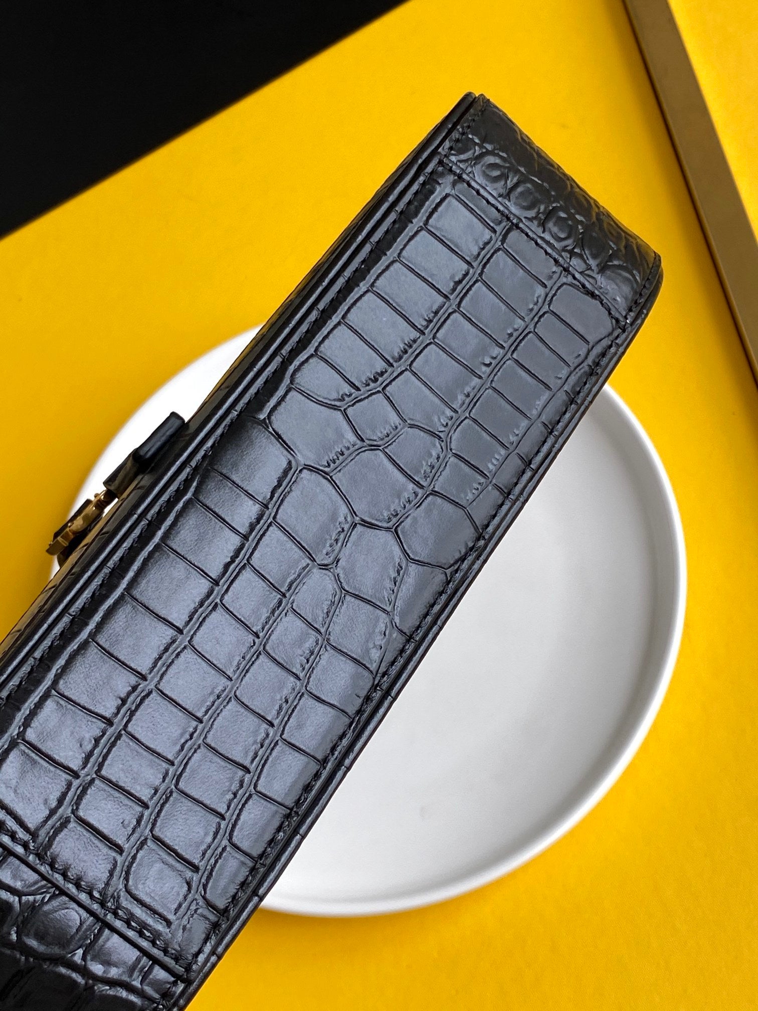 YSSL LE 5 Ã 7 Hobo Bag Black In Embossed Material For Women 9in/23cm YSL 657228DZESW1062