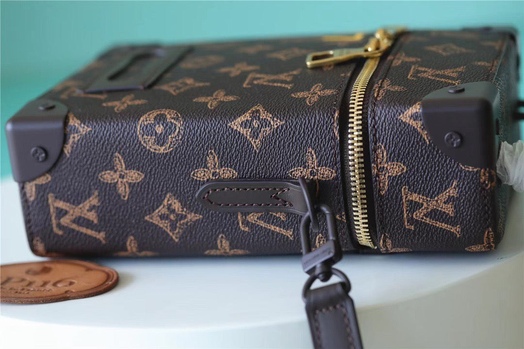 Louis Vuitton Vertical Box Trunk Monogram Canvas For Men, Bags, Shoulder And Crossbody Bags 8.7in/22cm Louis Vuitton M59664