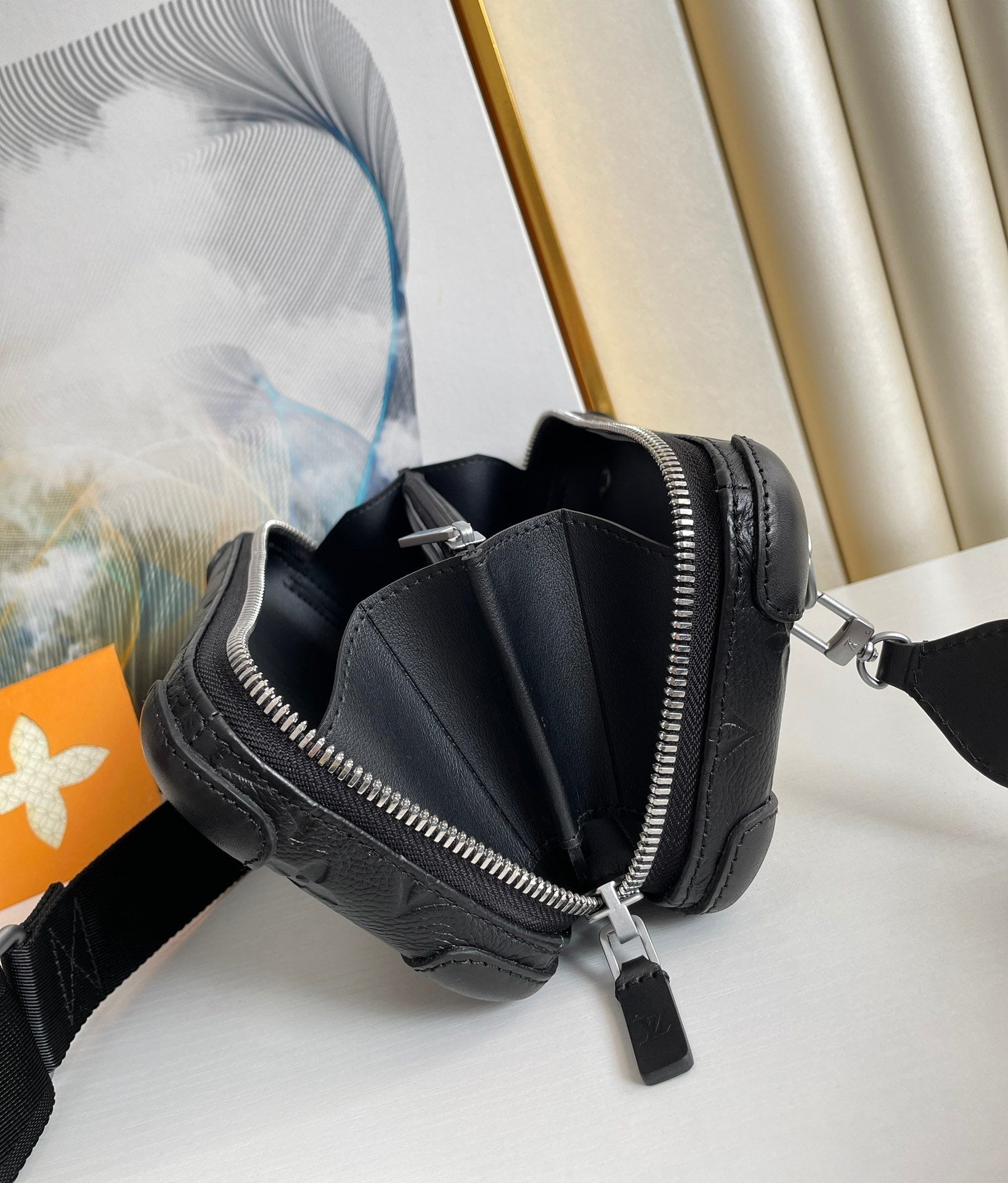 Louis Vuitton Horizon Clutch Taurillon Monogram Black For Men, Bags, Shoulder And Crossbody Bags 8.3in/21cm Louis Vuitton M20439