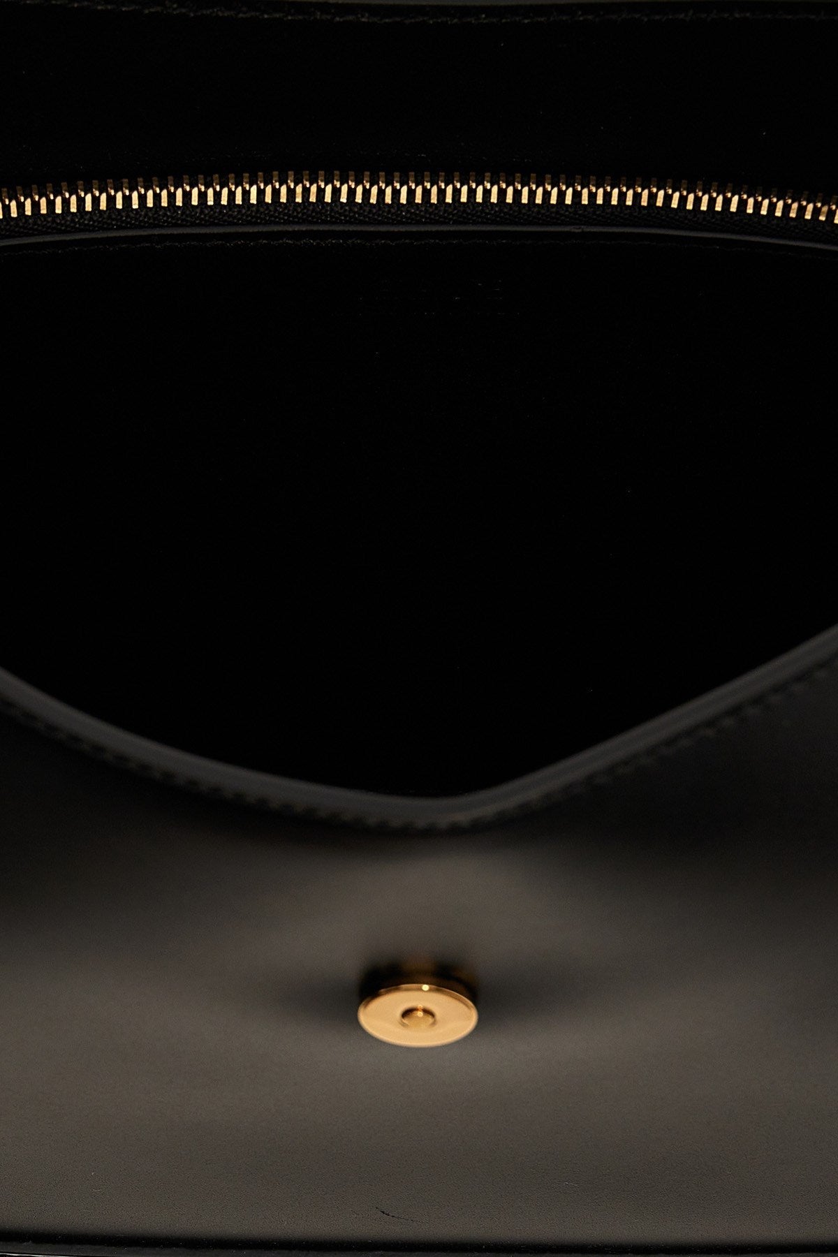 VersaCeline Women 'Greca Goddess' Shoulder Bag