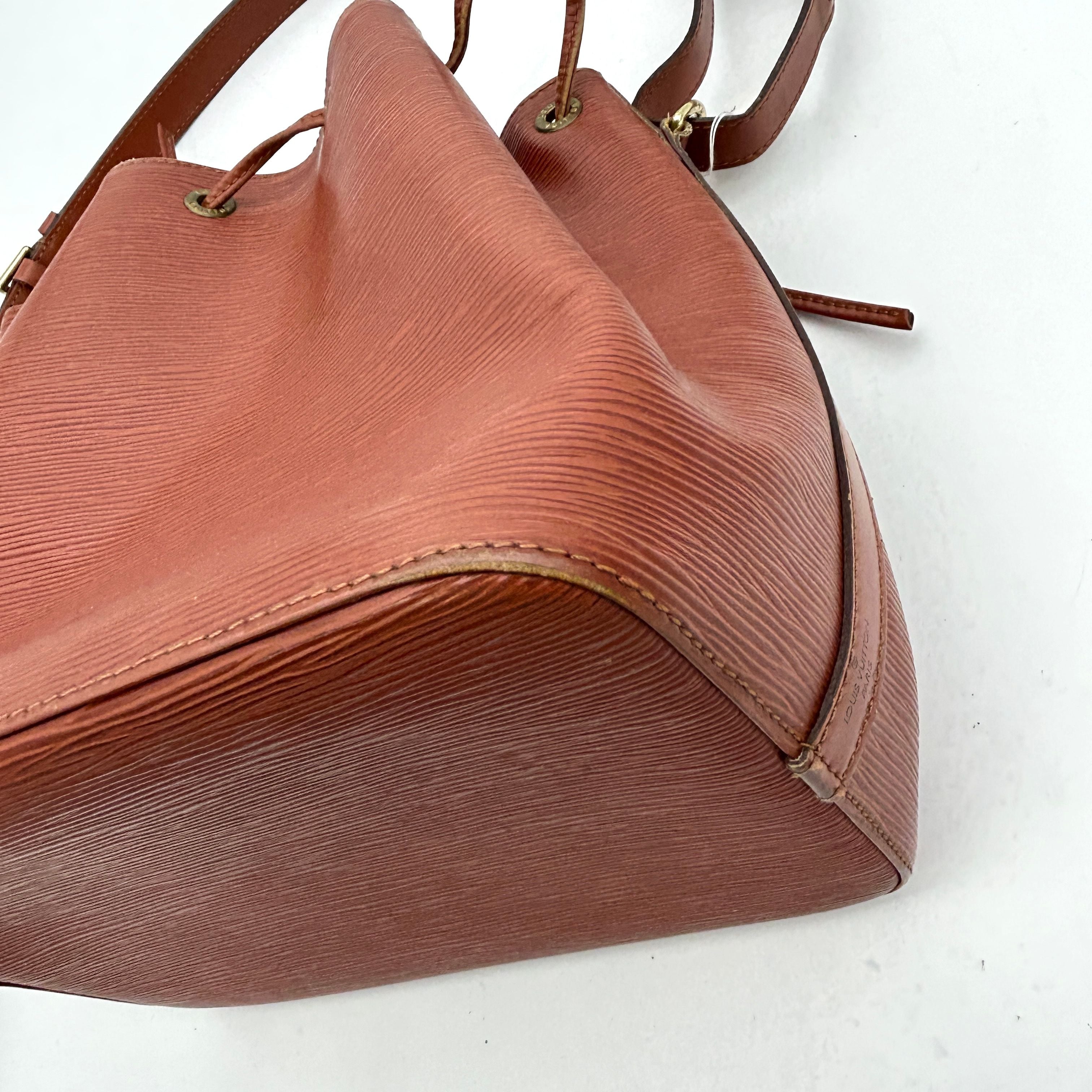 LOUIS VUITTON Epi Petit Noe Shoulder Bag Brown AE823