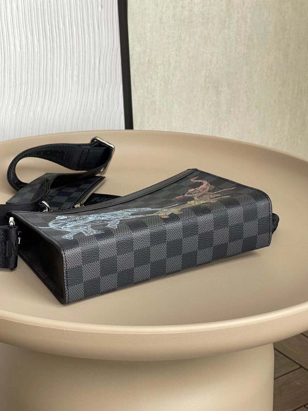 Louis Vuitton Gaston Wearable Wallet Damier Graphite For Men, Bags, Shoulder And Crossbody Bags 8.7in/22cm Louis Vuitton N64608