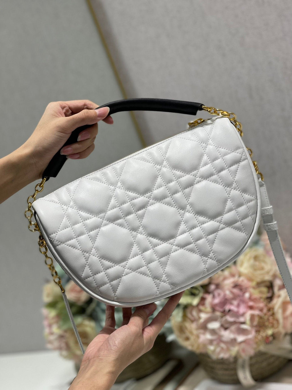 Dior MeDiorum Vibe Hobo Bag White Cannage, White Handbags, Crossbody Bags, 30cm CD M7201ONOA_M879
