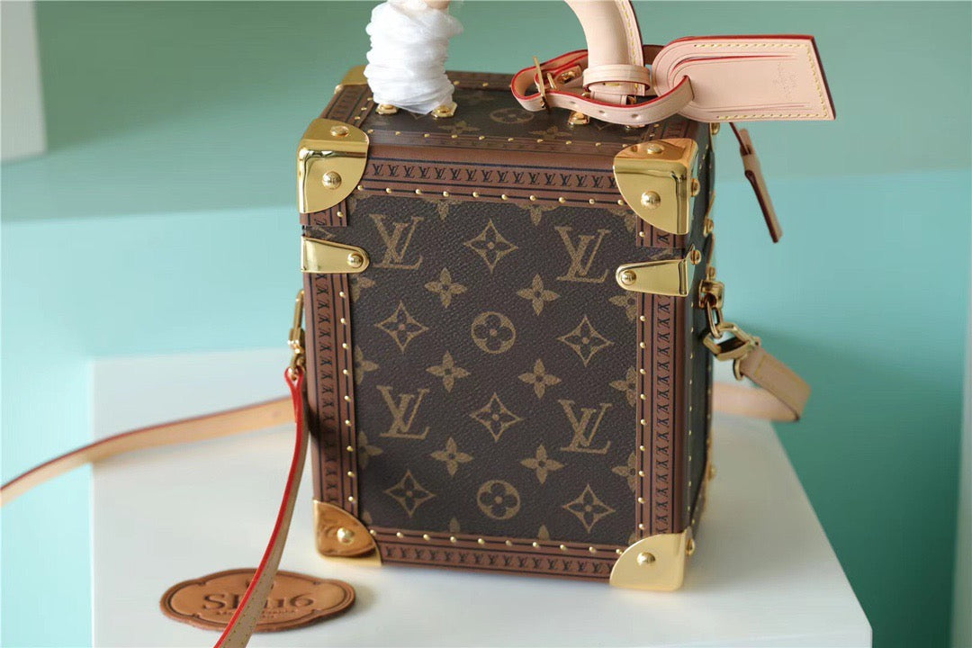 Louis Vuitton Camera Box Monogram Canvas By Nicolas Ghesquiere For Women,  Shoulder And Crossbody Bags 21.5cm/8.5in Louis VuittonÃƒâ€šÃ‚Â 