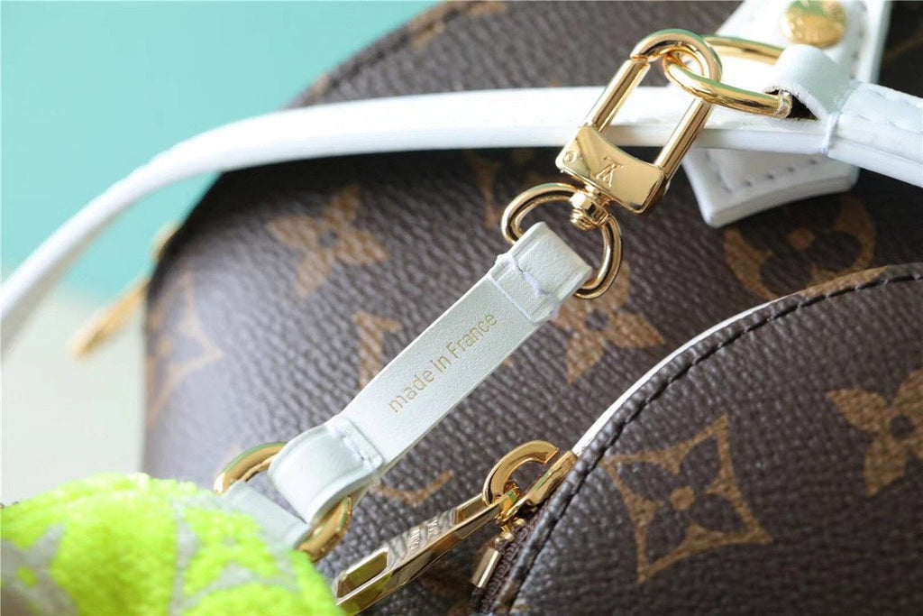 Louis Vuitton Ellipse GLAMI Handbag Created By Nicolas GhesquiÃƒÆ’Ã‚Â¨re From Classic Monogram Canvas For Women Brown 9.1in/23cm Louis Vuitton M20752