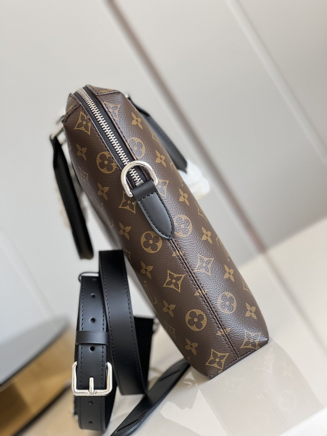 Louis Vuitton Porte Documents Jour Business Bag Monogram For Men, Bags, Shoulder And Crossbody Bags 14.6in/37cm Louis Vuitton