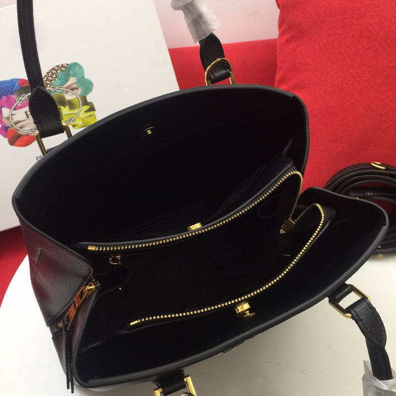 Barnes-Bags - Prada Bags - 882