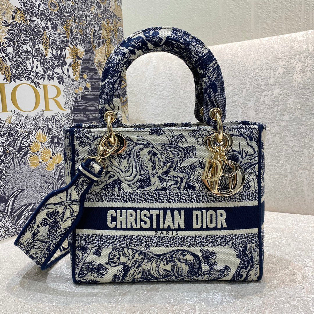 Dior MeDiorum Lady D-Lite Bag Blue Toile de Jouy Reverse Embroidery, Blue Handbags, Crossbody Bags, 24cm CD M0565ORGO_M928