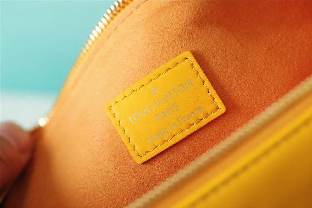Louis Vuitton Coussin MM Monogram Yellow For Women, Women’s Handbags, Shoulder And Crossbody Bags 13.4in/34cm Louis Vuitton 