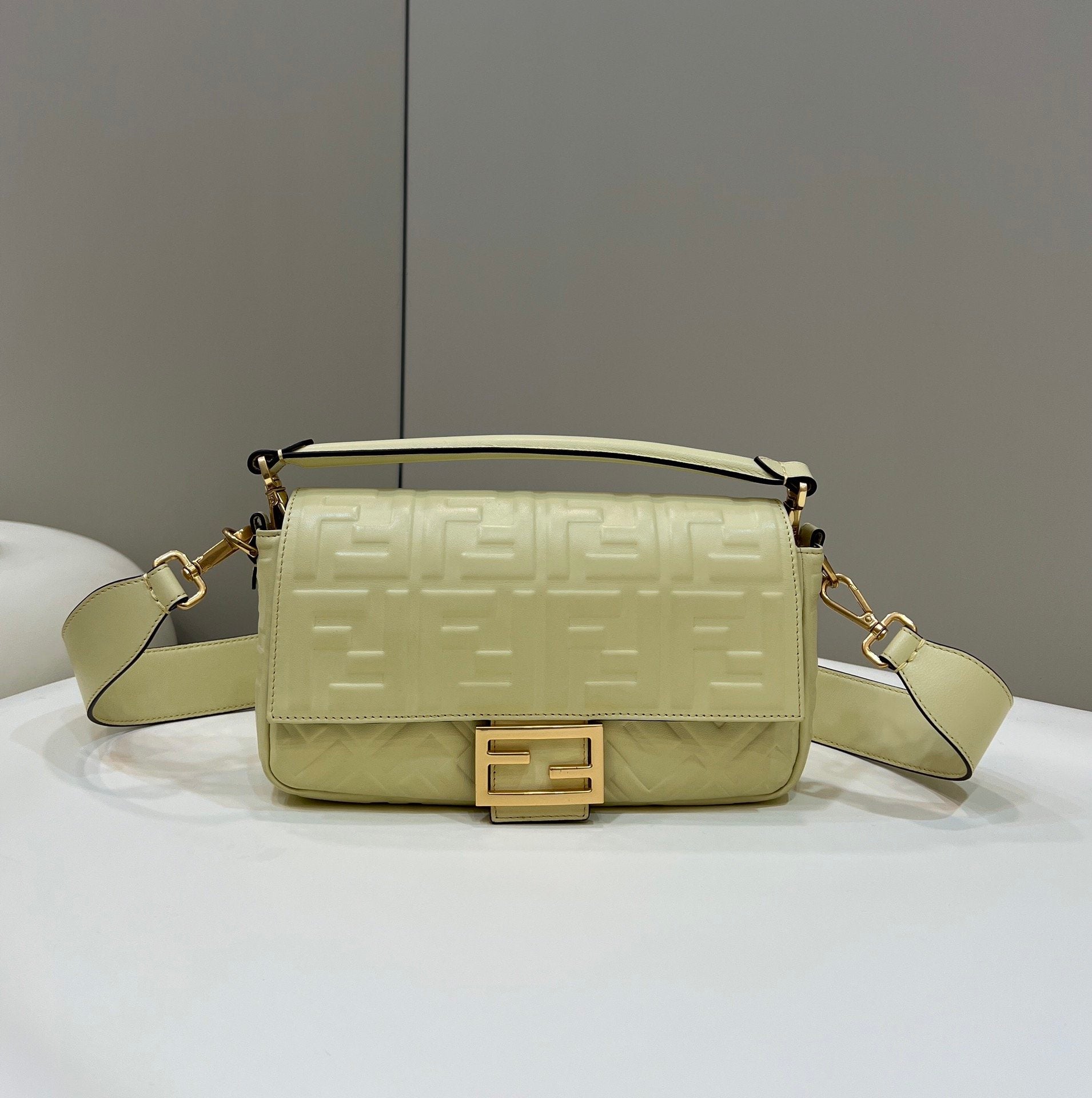 Baguette Khaki For Women, Women’s Handbags, Shoulder And Crossbody Bags 10.6in/27cm FF 8BR600