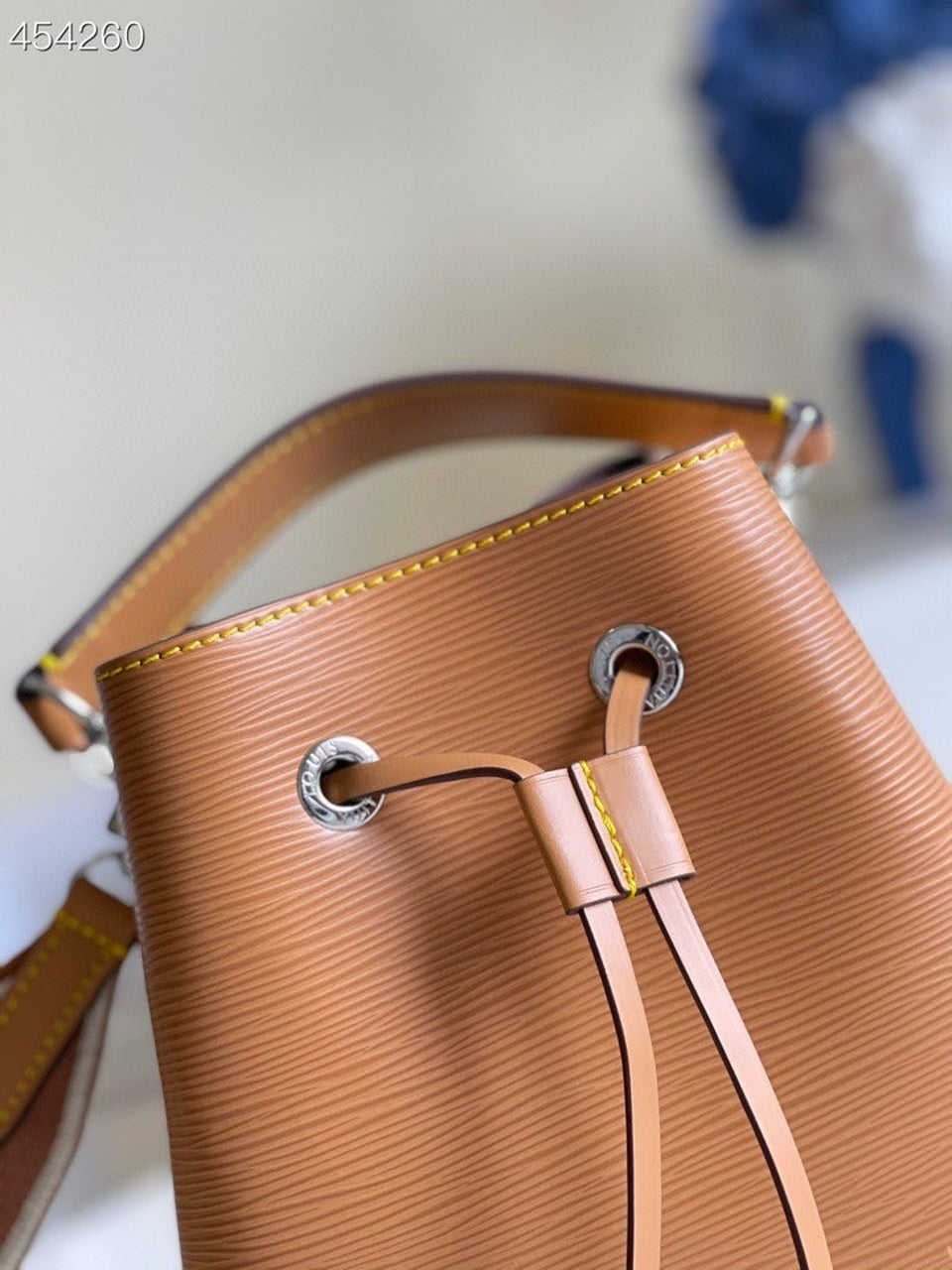 Louis Vuitton NeoNoe Burberry Bucket Bag Honey Gold For Women,  Shoulder And Crossbody Bags 7.9in/20cm Louis Vuitton M57706
