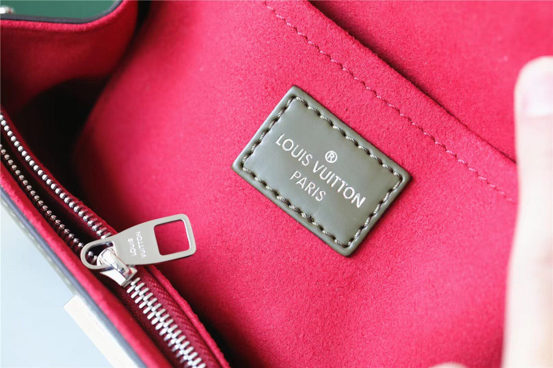 Louis Vuitton Cluny Mini Epi Green For Women,  Shoulder And Crossbody Bags 20cm/7.9in Louis VuittonÃƒâ€šÃ‚Â 