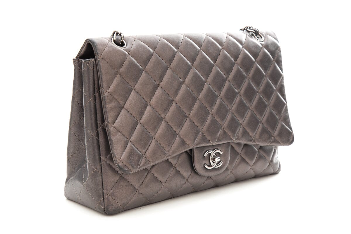 Chanel 2009-2010 Maxi Classic Flap Gunmetal Quilted Lambskin Handbag W SiLouis Vuittoner HW