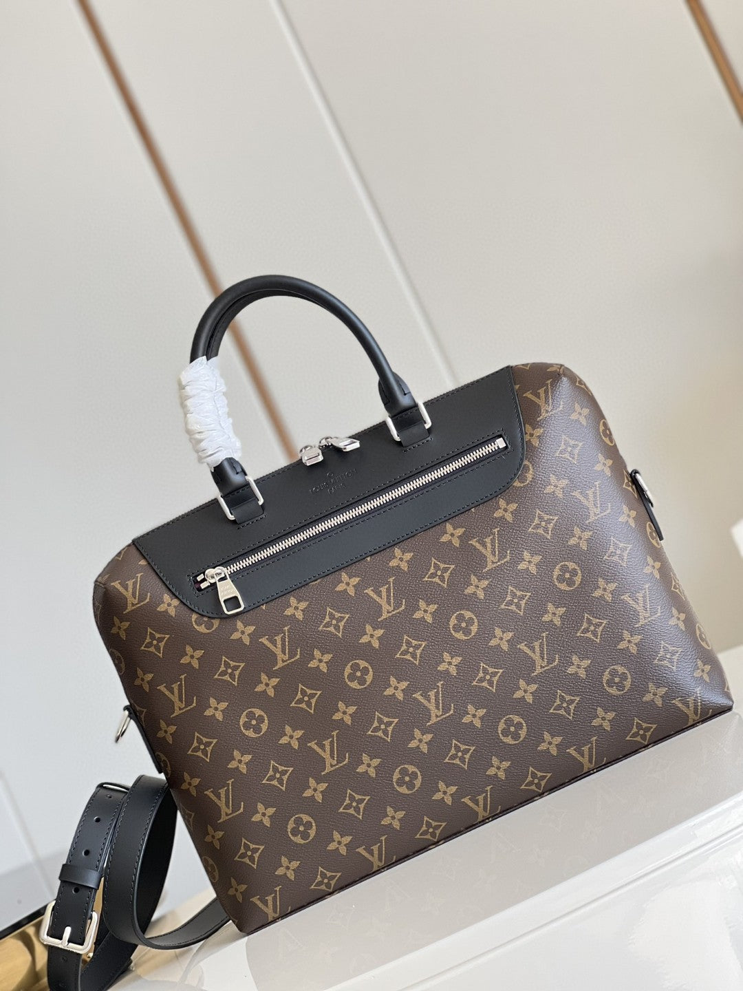 Louis Vuitton Porte Documents Jour Business Bag Monogram For Men, Bags, Shoulder And Crossbody Bags 14.6in/37cm Louis Vuitton