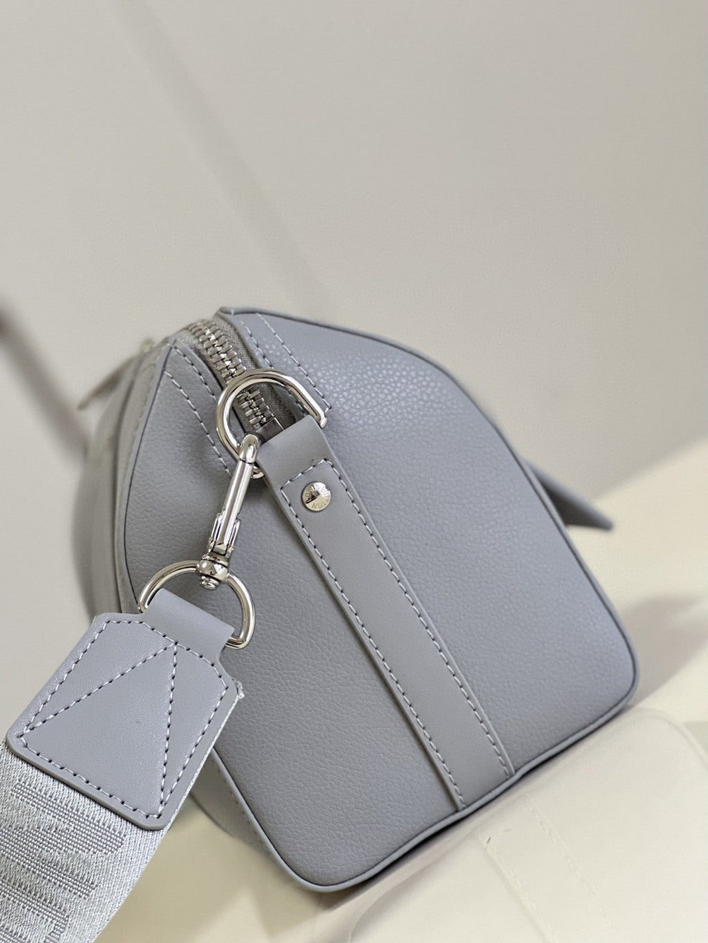 Louis Vuitton City Keepall Grey Aerogram For Women, WoBags, Crossbody Bags 10.6in/27cm Louis Vuitton M59328