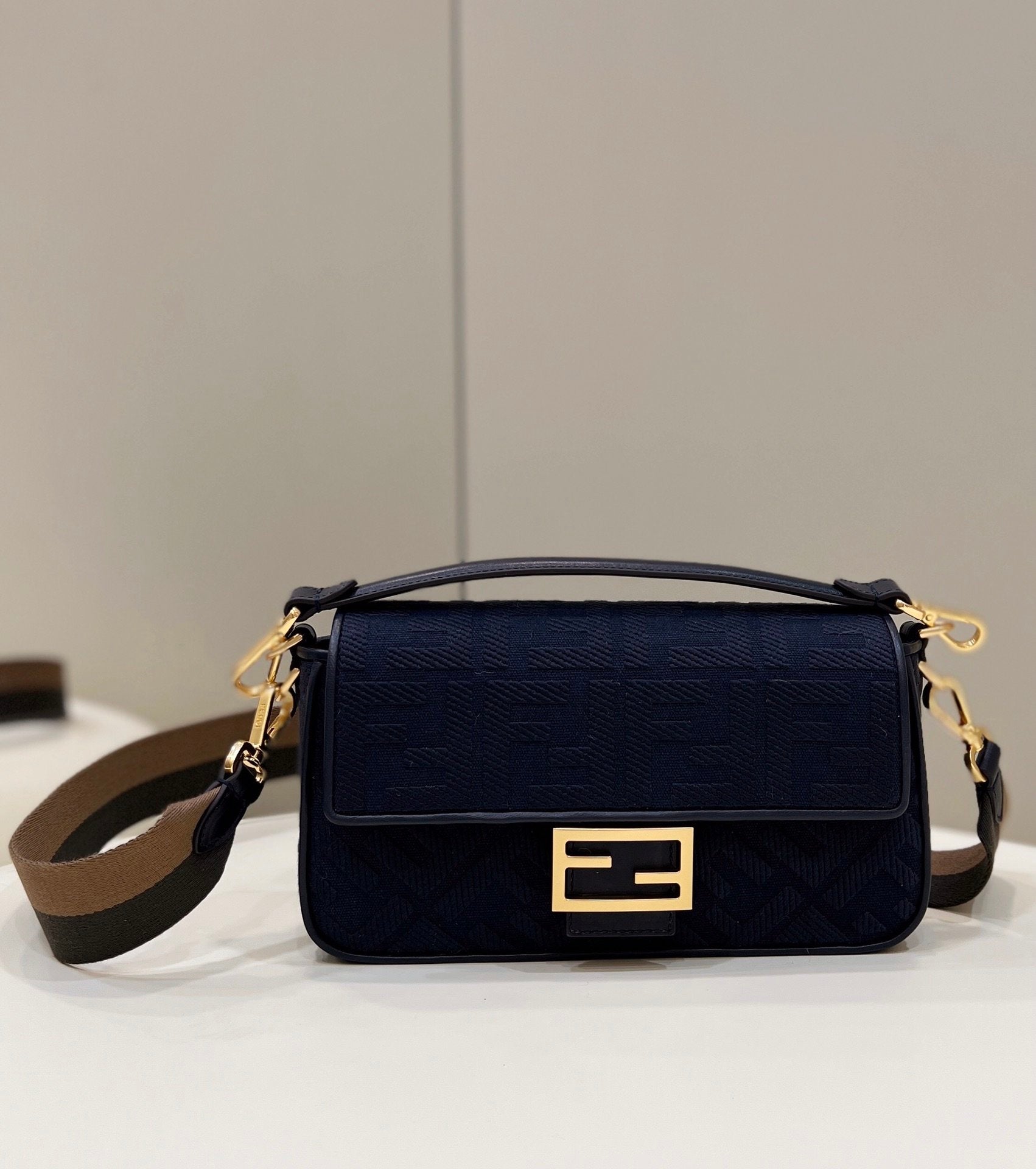 Baguette Dark Blue For Women, Women’s Handbags, Shoulder And Crossbody Bags, 10.6in/27cm FF 8BR600AC9OF19PO