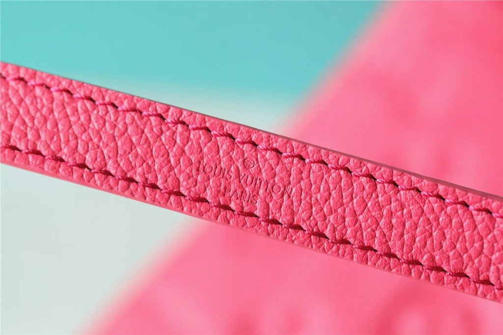 Louis Vuitton Coussin Grain GlamIuo Pink For Women, WomenÃƒÂ¢Ã¢â€šÂ¬Ã¢â€žÂ¢s Bags, Shoulder And Crossbody Bags 8.3in/21cm Louis Vuitton M20750